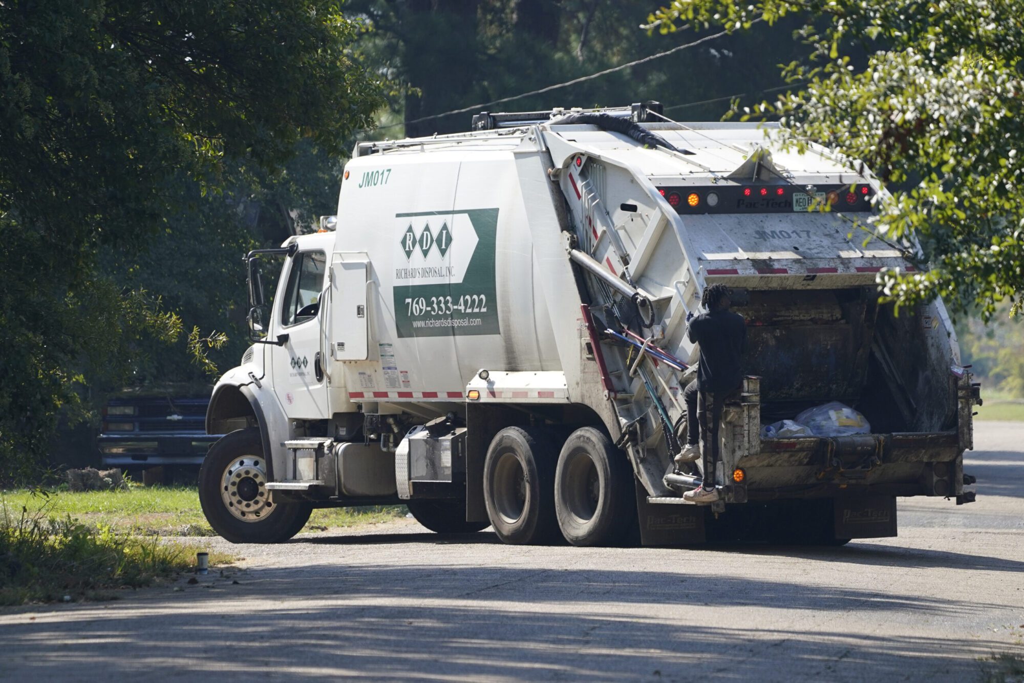 Richard's Disposal trash truck in City of Jackson