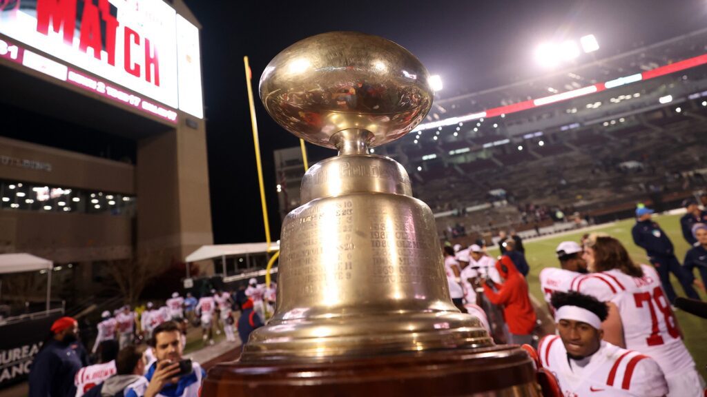 Rebels win Egg Bowl, secure second 10-win season under Kiffin